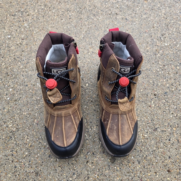 UGG Kids Boots in Brown and Black - Picture 7 of 12